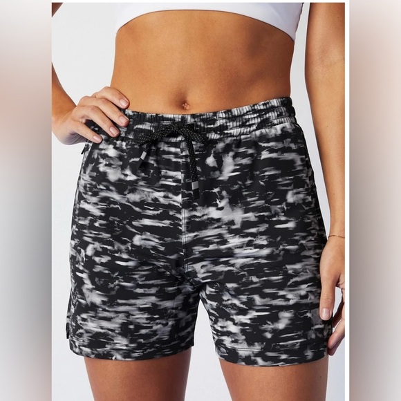 Fabletics Women's Size Small The One Short 5'' Tonal Flame - Picture 1 of 10